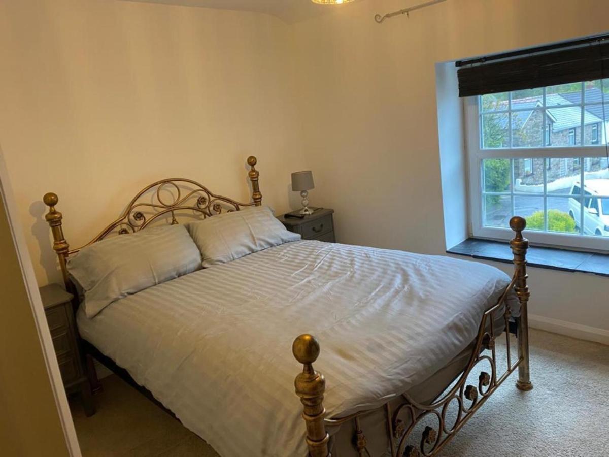 2-Bed Cottage In In Welsh Valley Nr Свонсі Екстер'єр фото